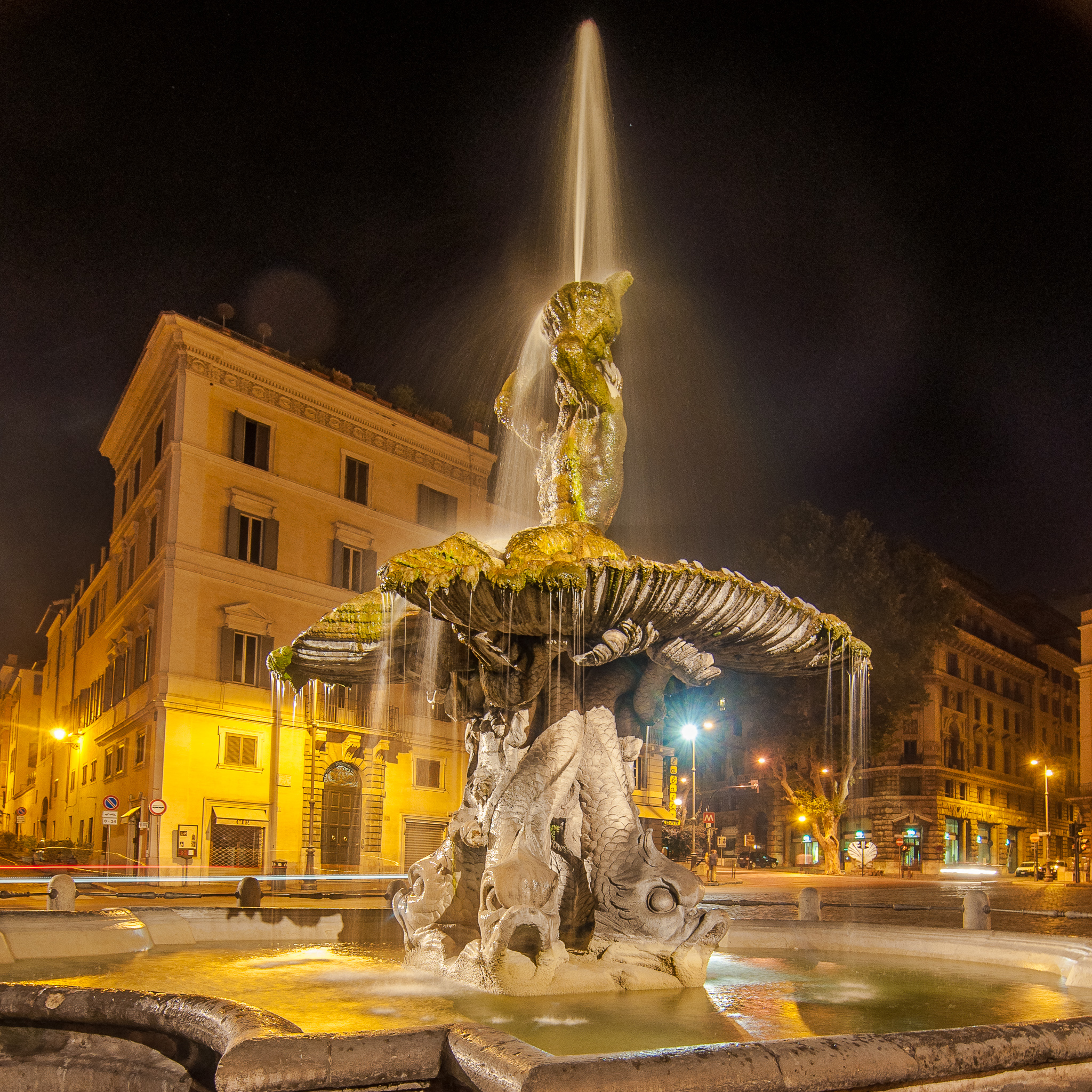 Roman Fountain at Night – ROAD LESS TRAVELLED